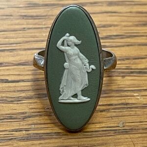 Wedgwood Cameo ring size 6- 1970’s